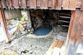 ♨️ 유노미네 온천 쓰보유 (湯の峰温泉 つぼ湯) 이미지 1